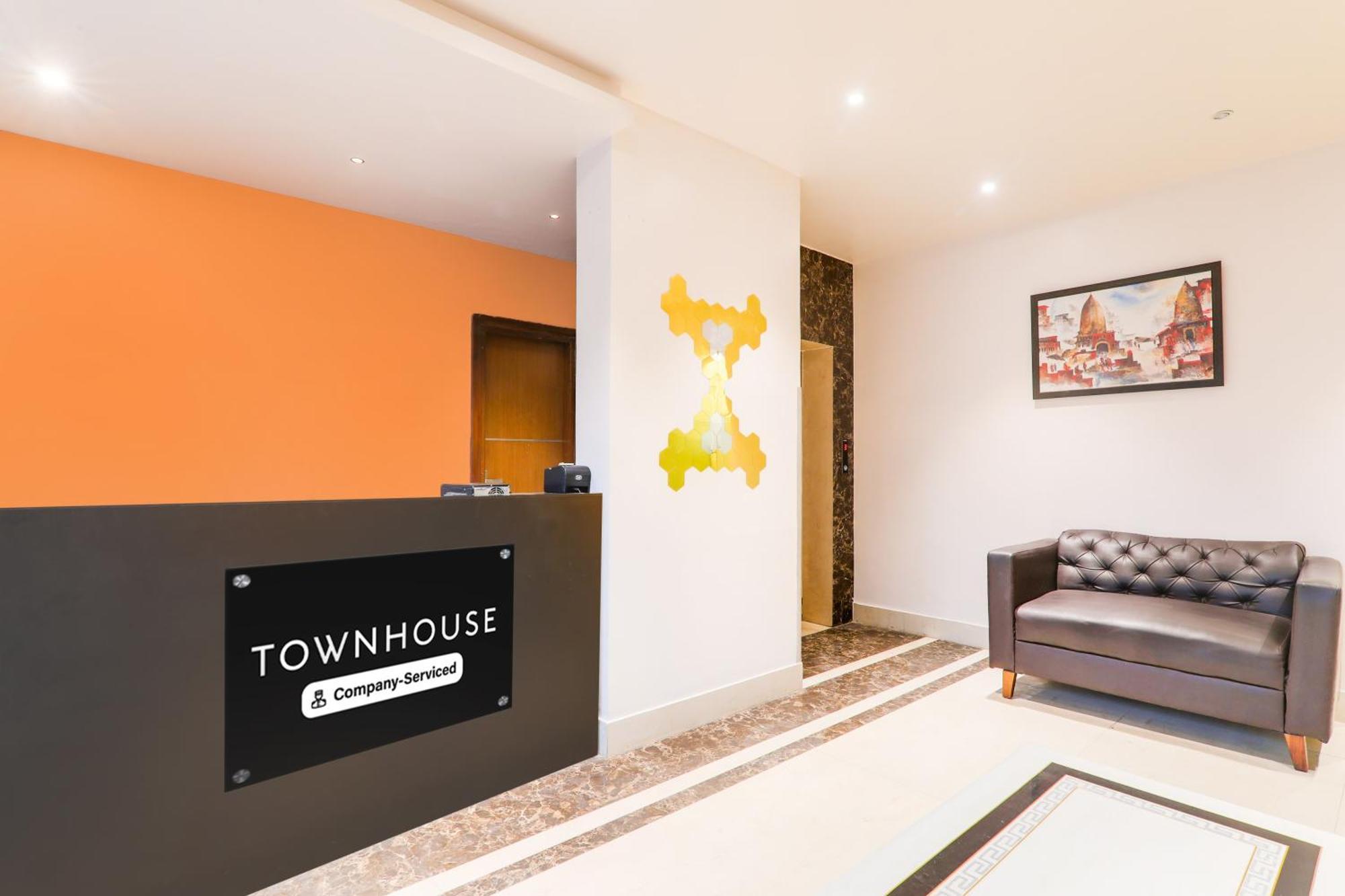 Super Townhouse Viraj Khand Formerly Veridian Inn Chinhat Exterior foto