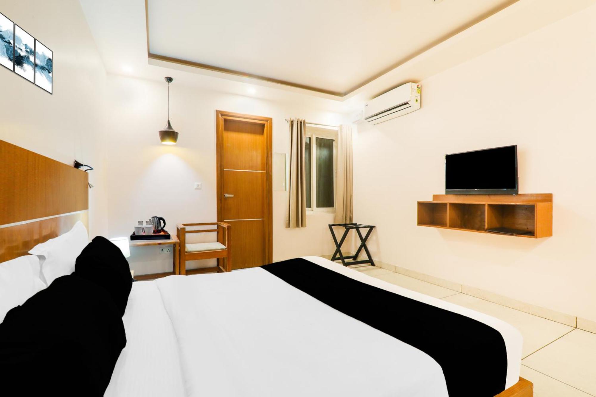 Super Townhouse Viraj Khand Formerly Veridian Inn Chinhat Exterior foto