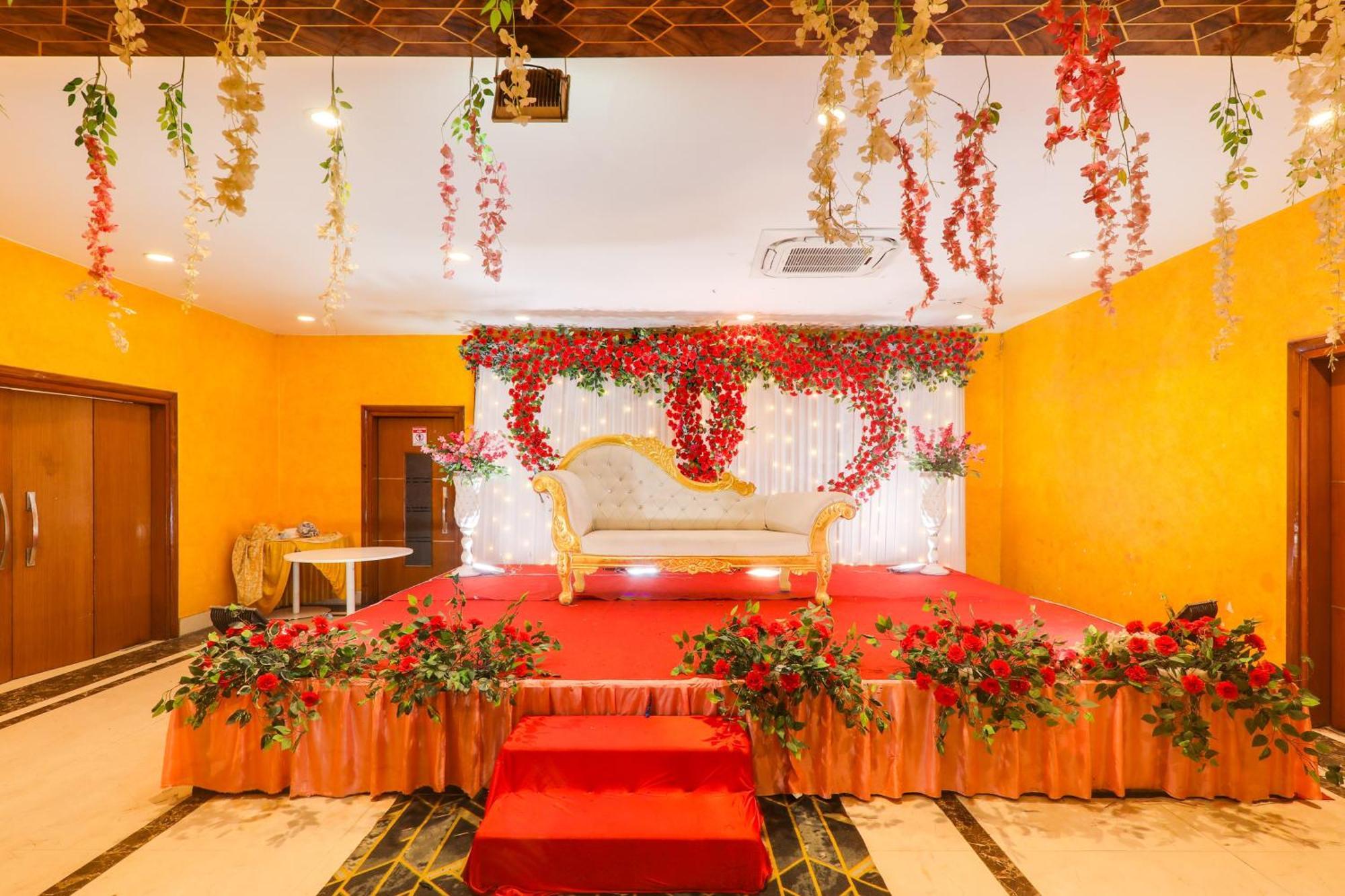 Super Townhouse Viraj Khand Formerly Veridian Inn Chinhat Exterior foto