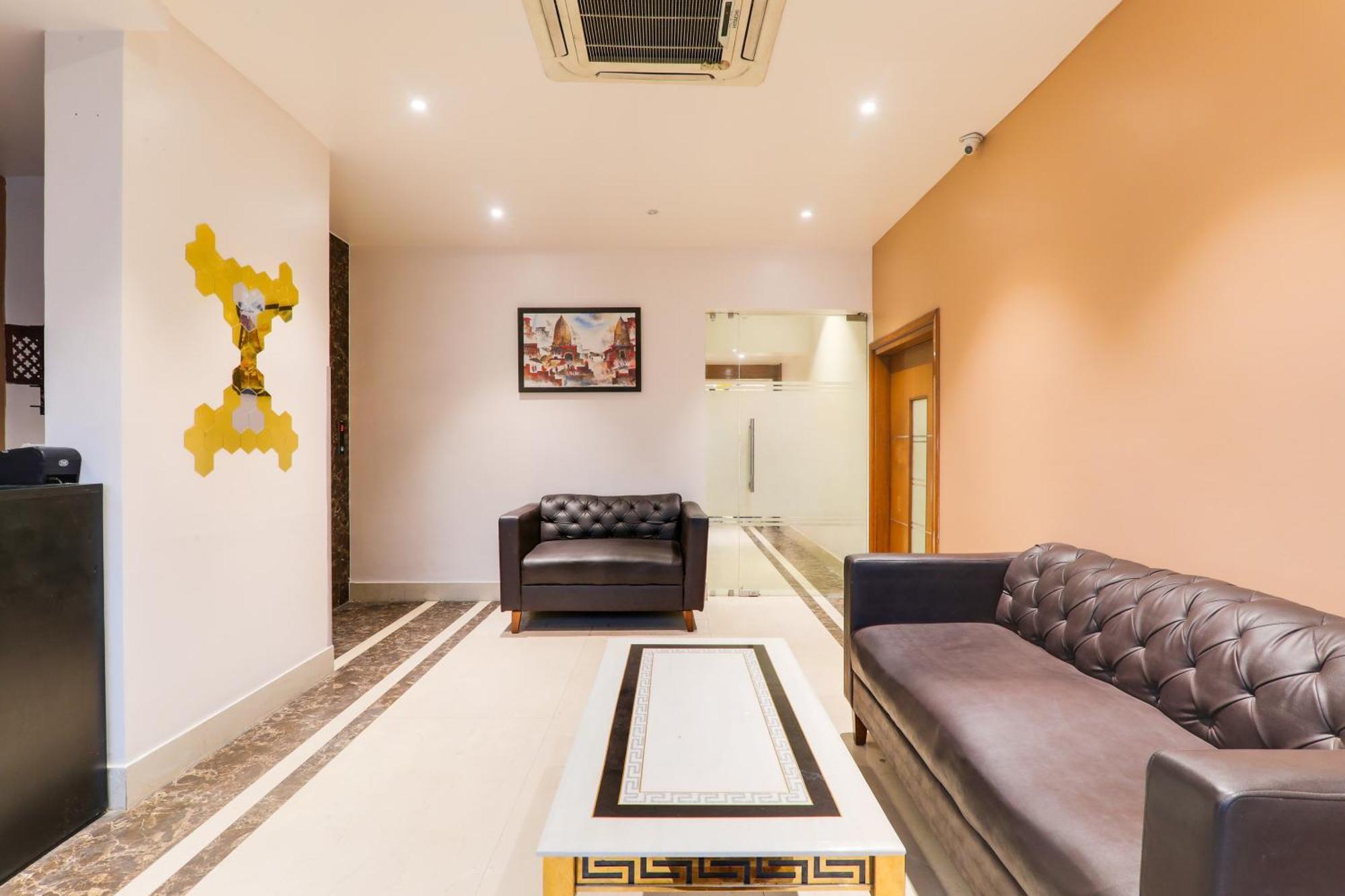 Super Townhouse Viraj Khand Formerly Veridian Inn Chinhat Exterior foto